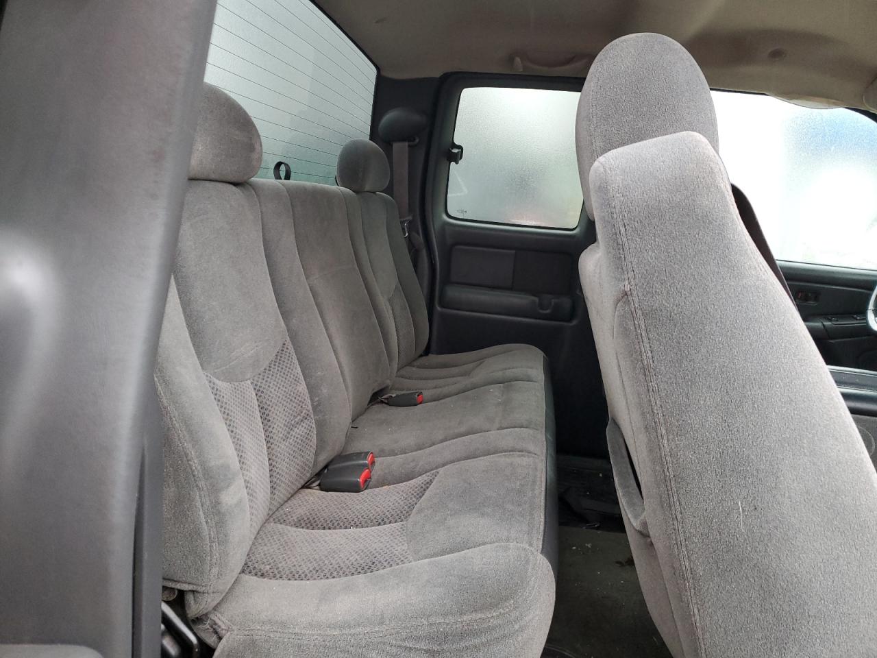 2004 Chevrolet Silverado - Image 10