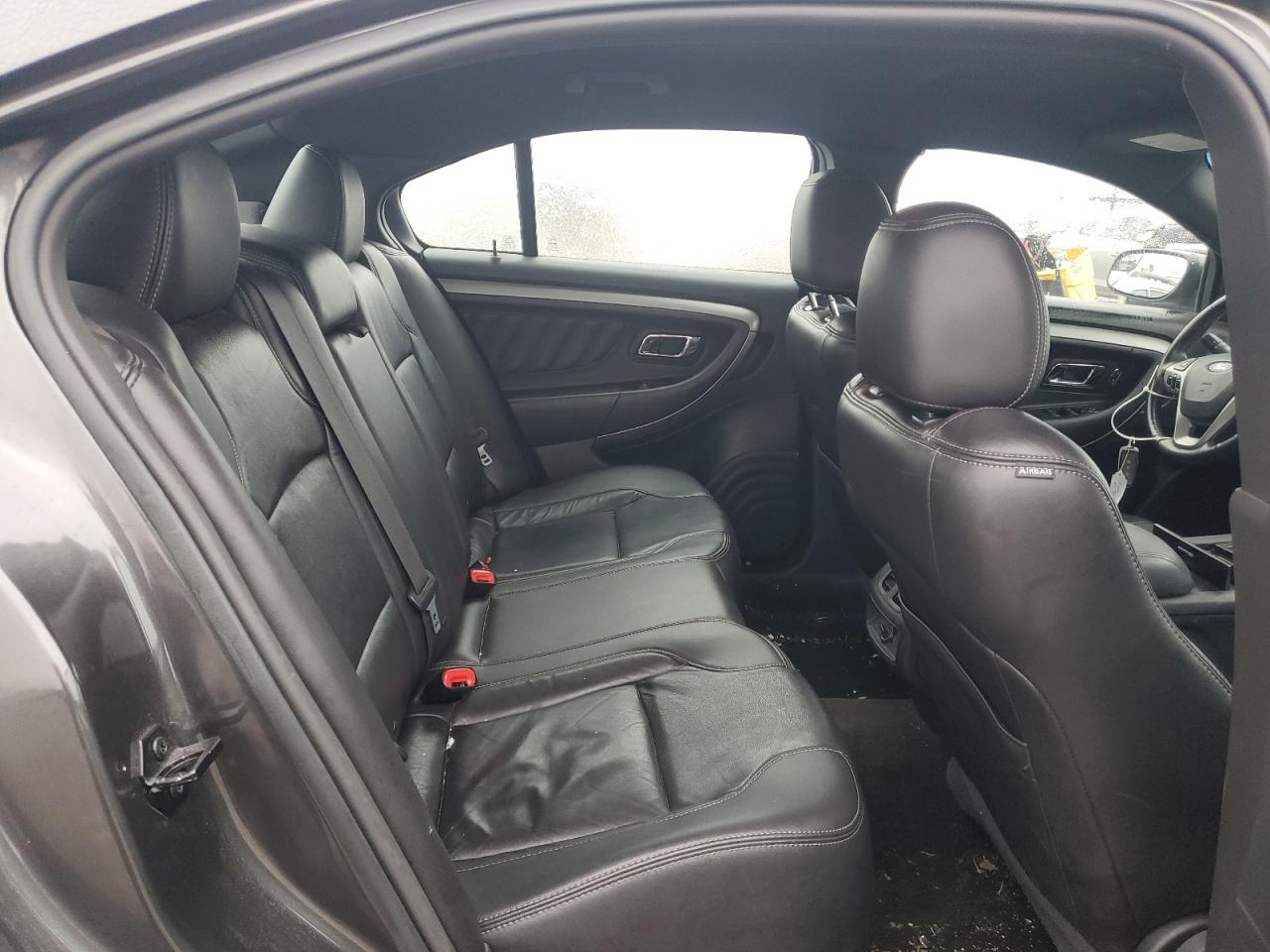 2015 Ford Taurus - Image 10