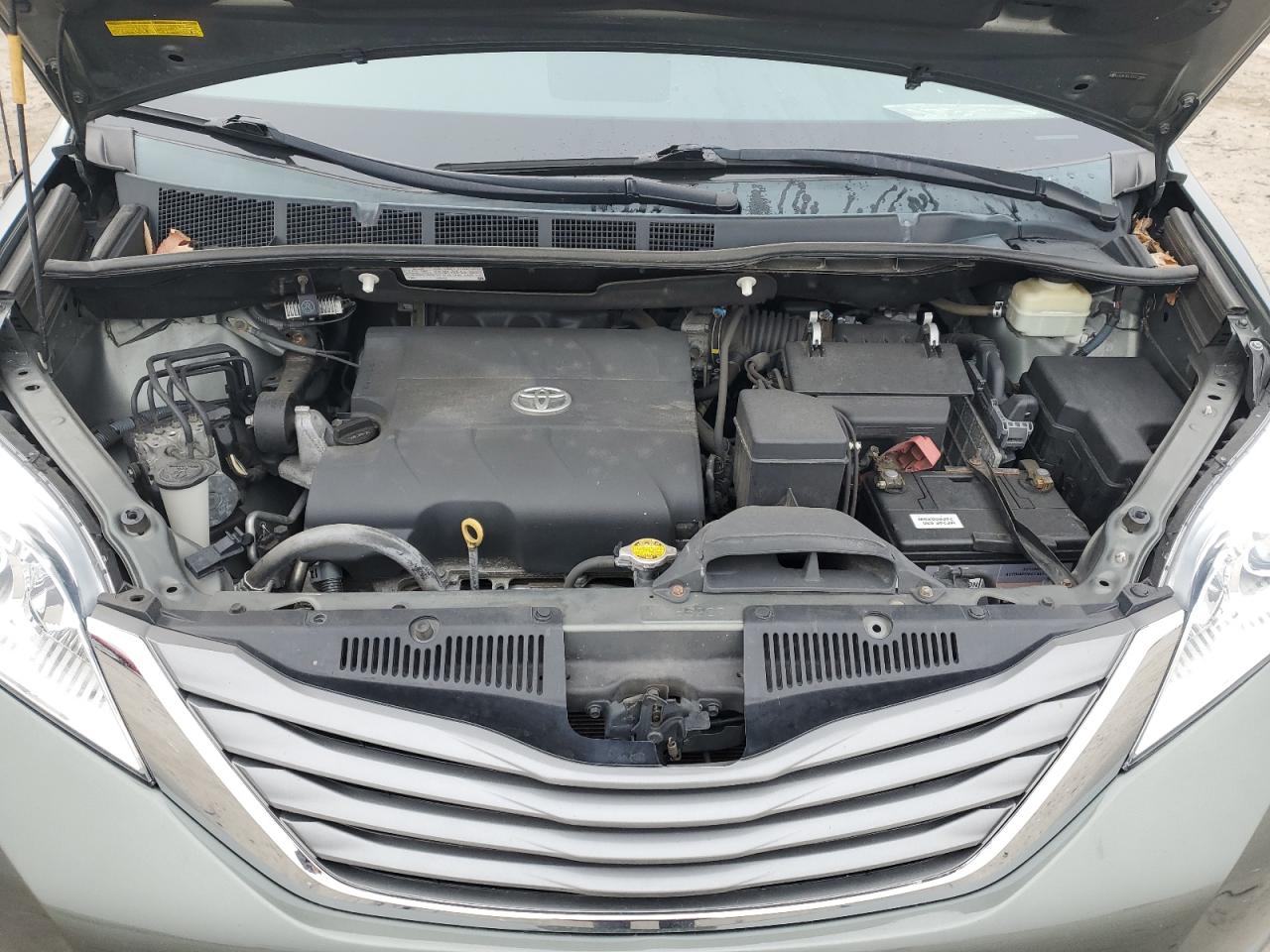 2014 Toyota Sienna - Image 12