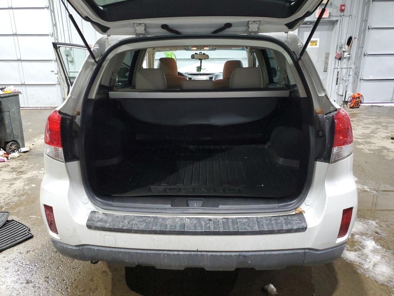 2013 Subaru Outback - Image 6