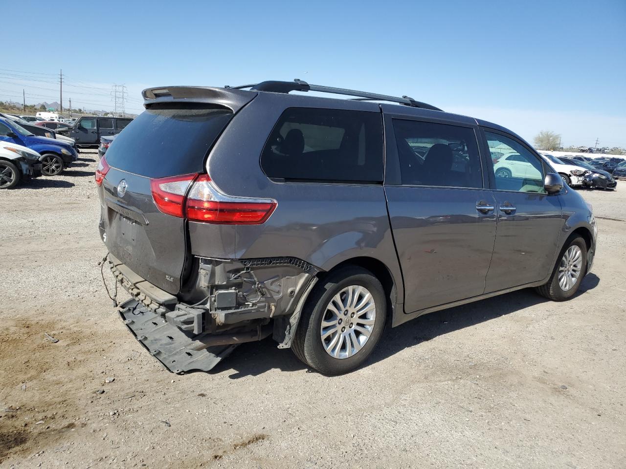 2015 Toyota Sienna - Image 3