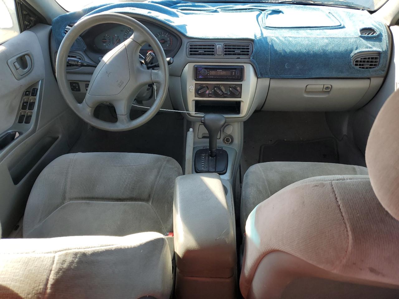 2002 Mitsubishi Galant - Image 8