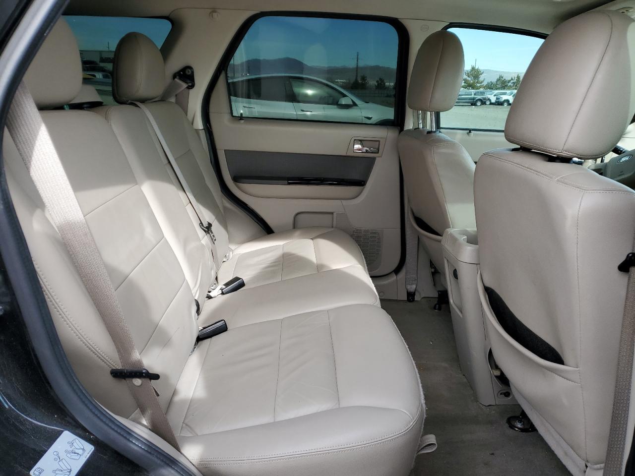 2010 Ford Escape - Image 11