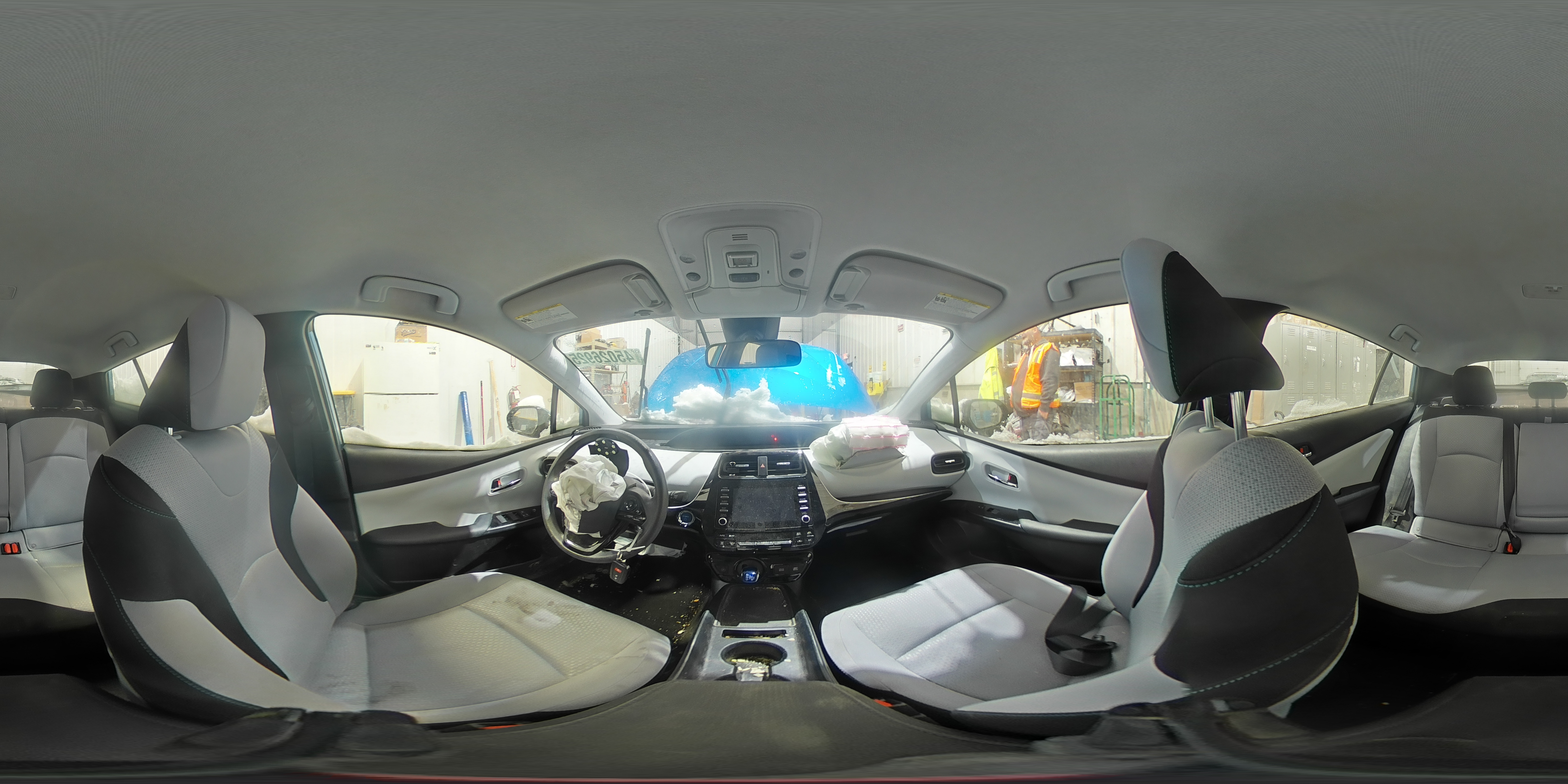2020 Toyota Prius - Image 12