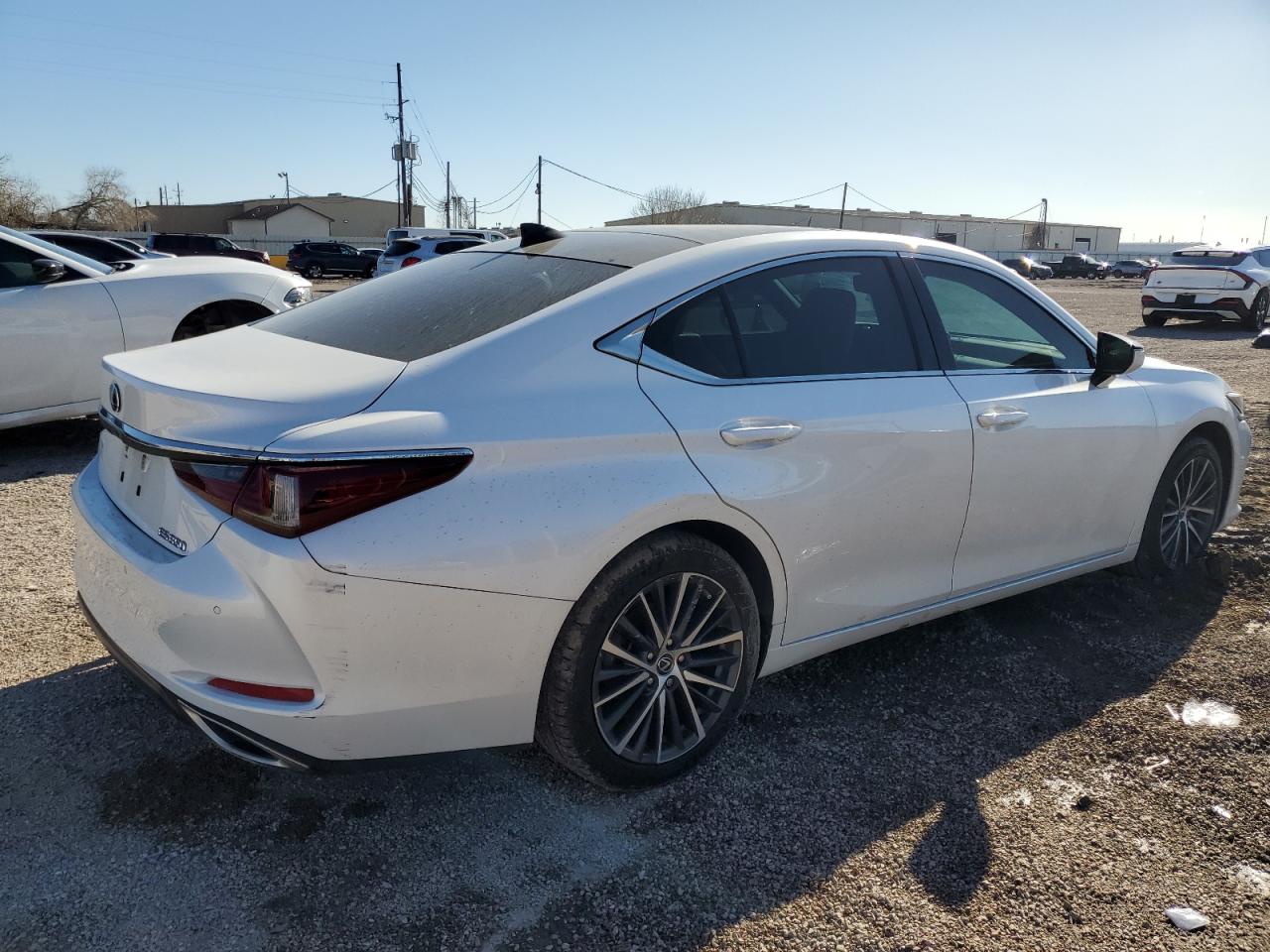 2022 Lexus ES - Image 3