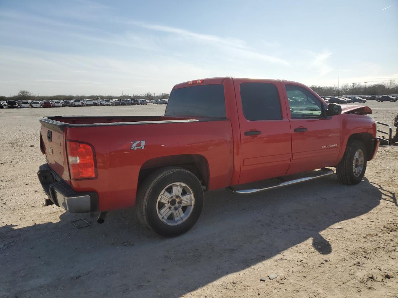 2011 Chevrolet Silverado - Image 3
