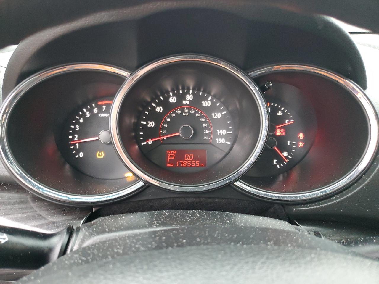 2011 Kia Sorento - Image 9