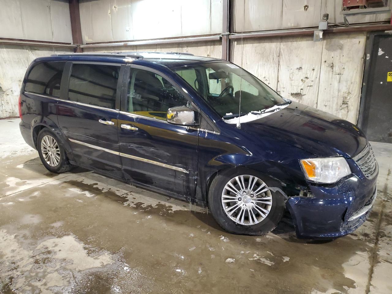 2013 Chrysler Town & Country - Image 4