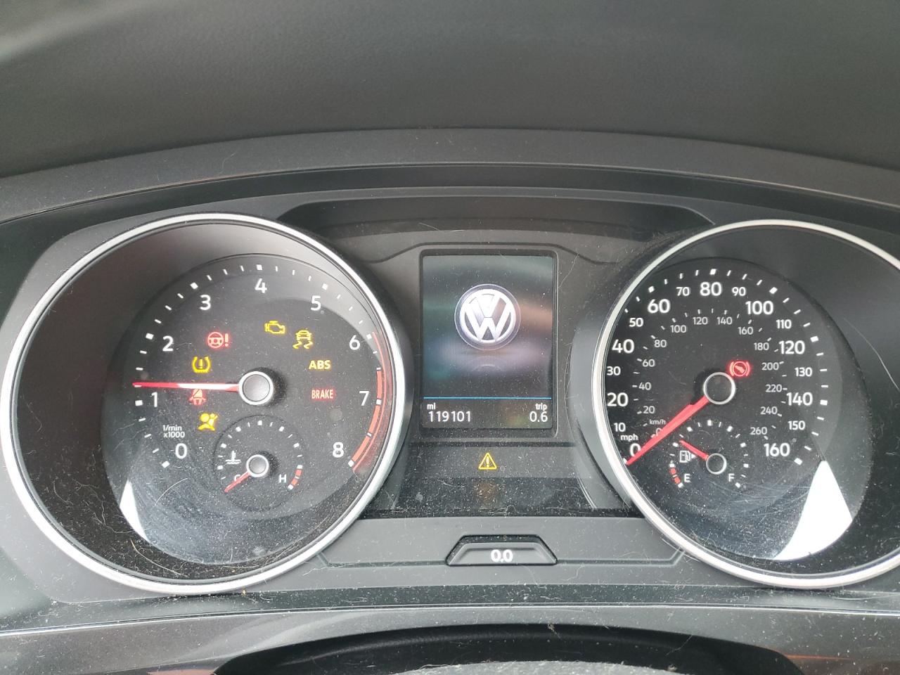2018 Volkswagen Tiguan - Image 9