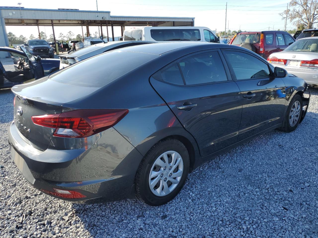 2020 Hyundai Elantra - Image 3