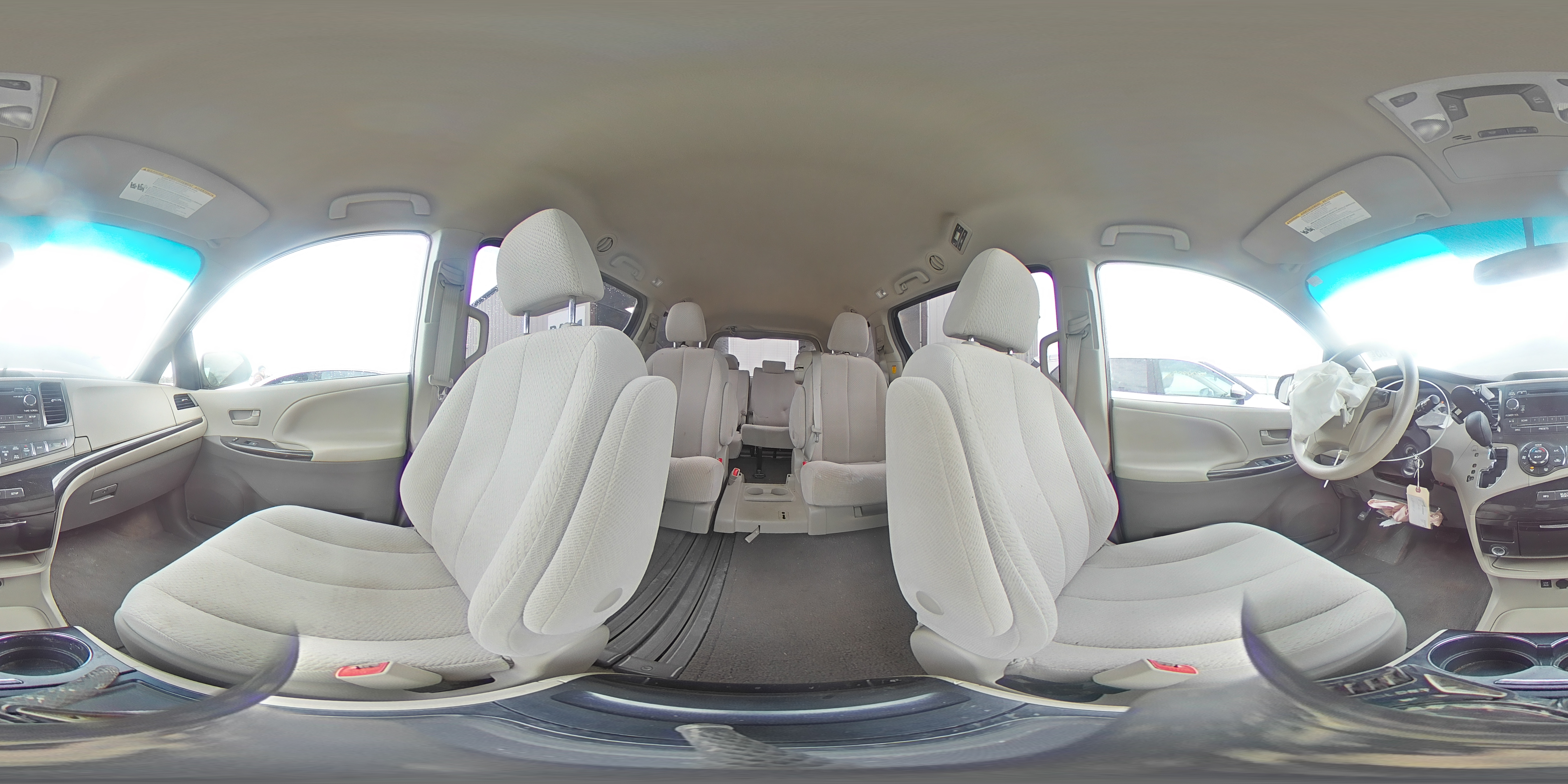 2013 Toyota Sienna - Image 16
