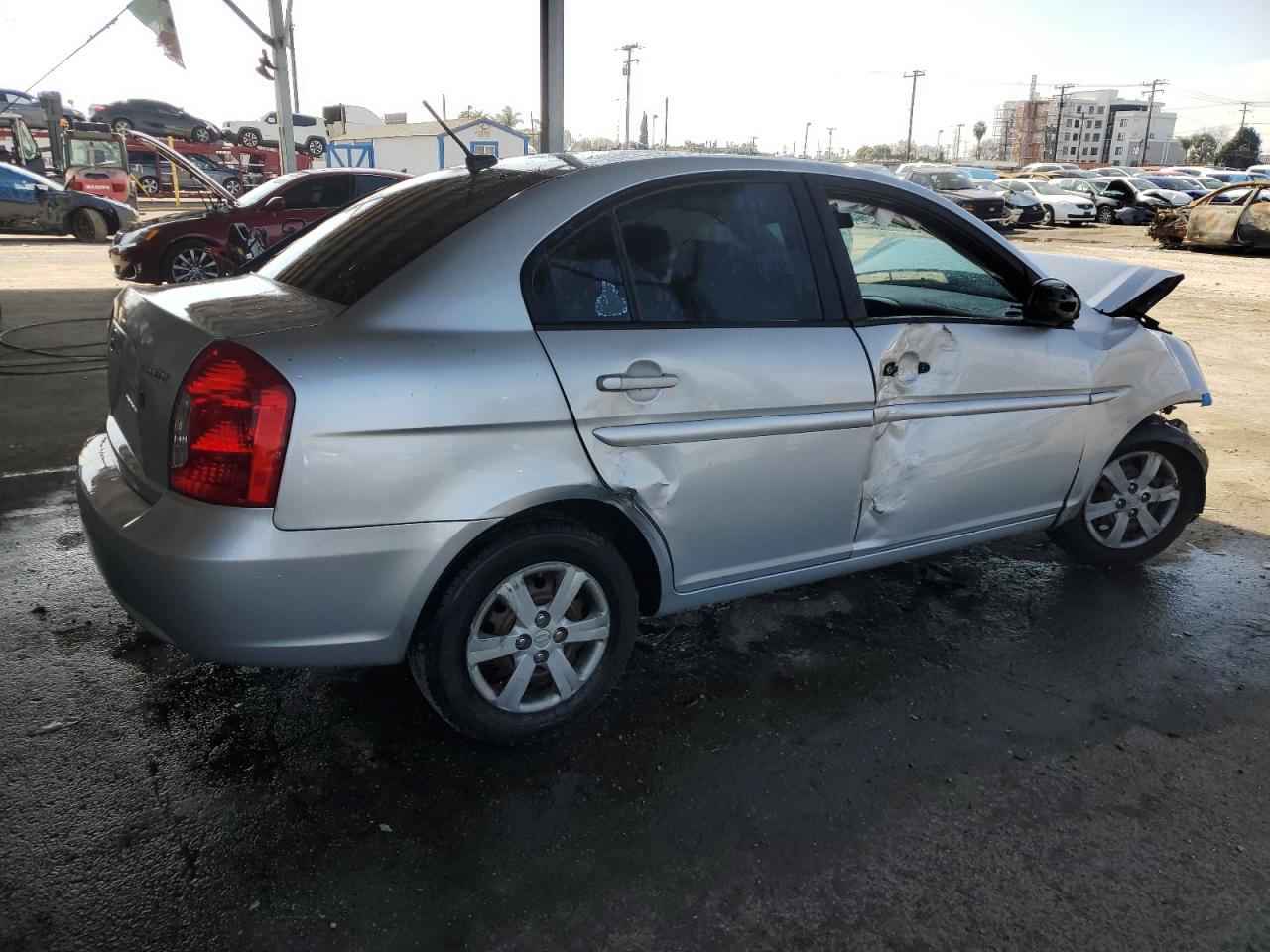 2010 Hyundai Accent - Image 3
