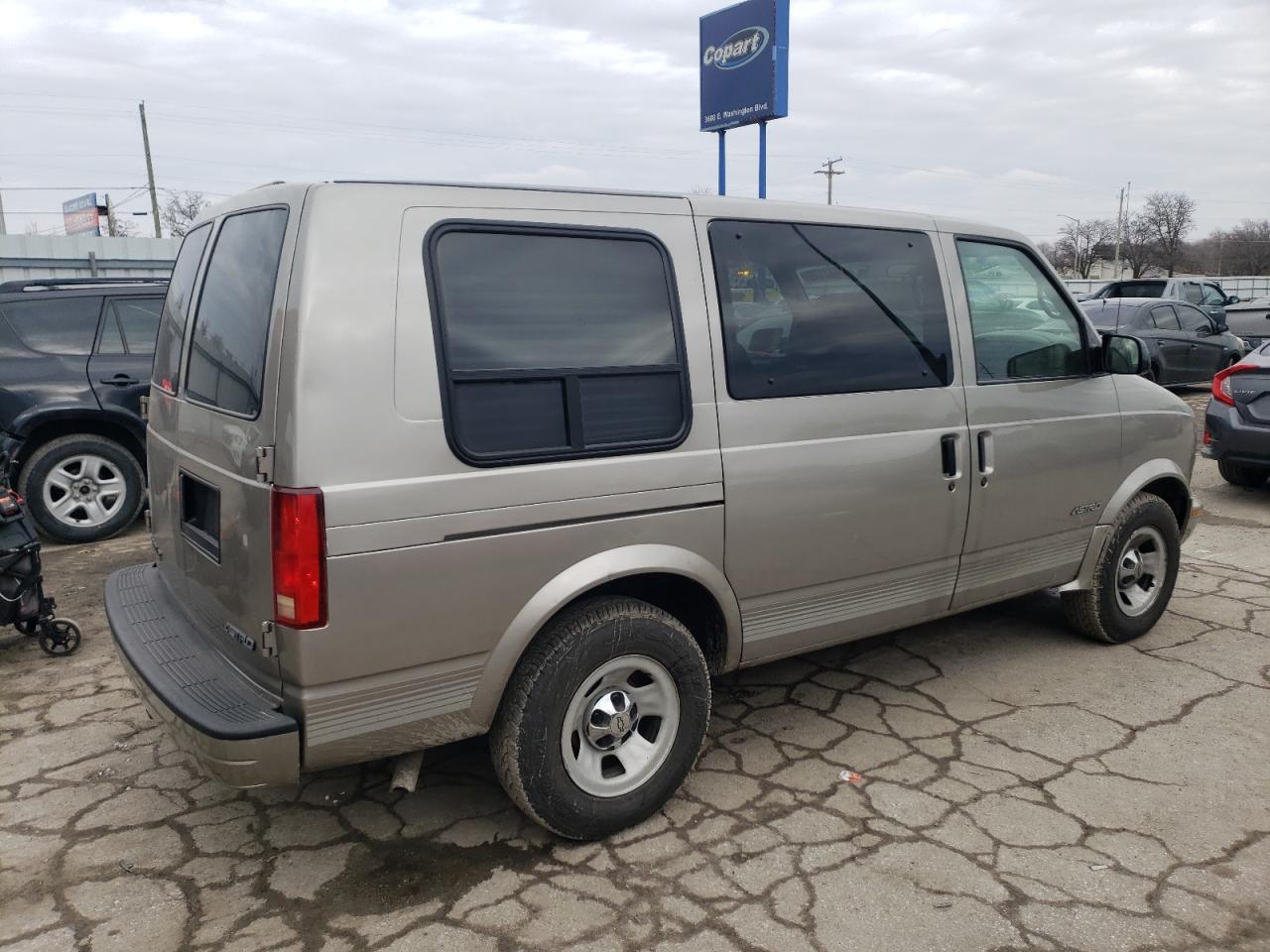 2002 Chevrolet Astro - Image 3