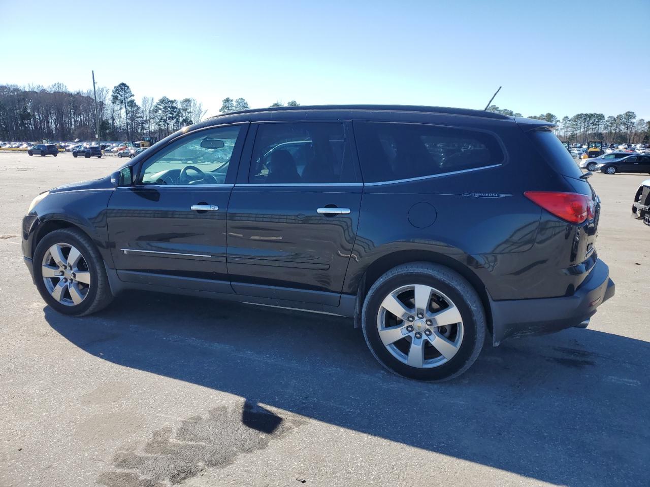 2009 Chevrolet Traverse - Image 2