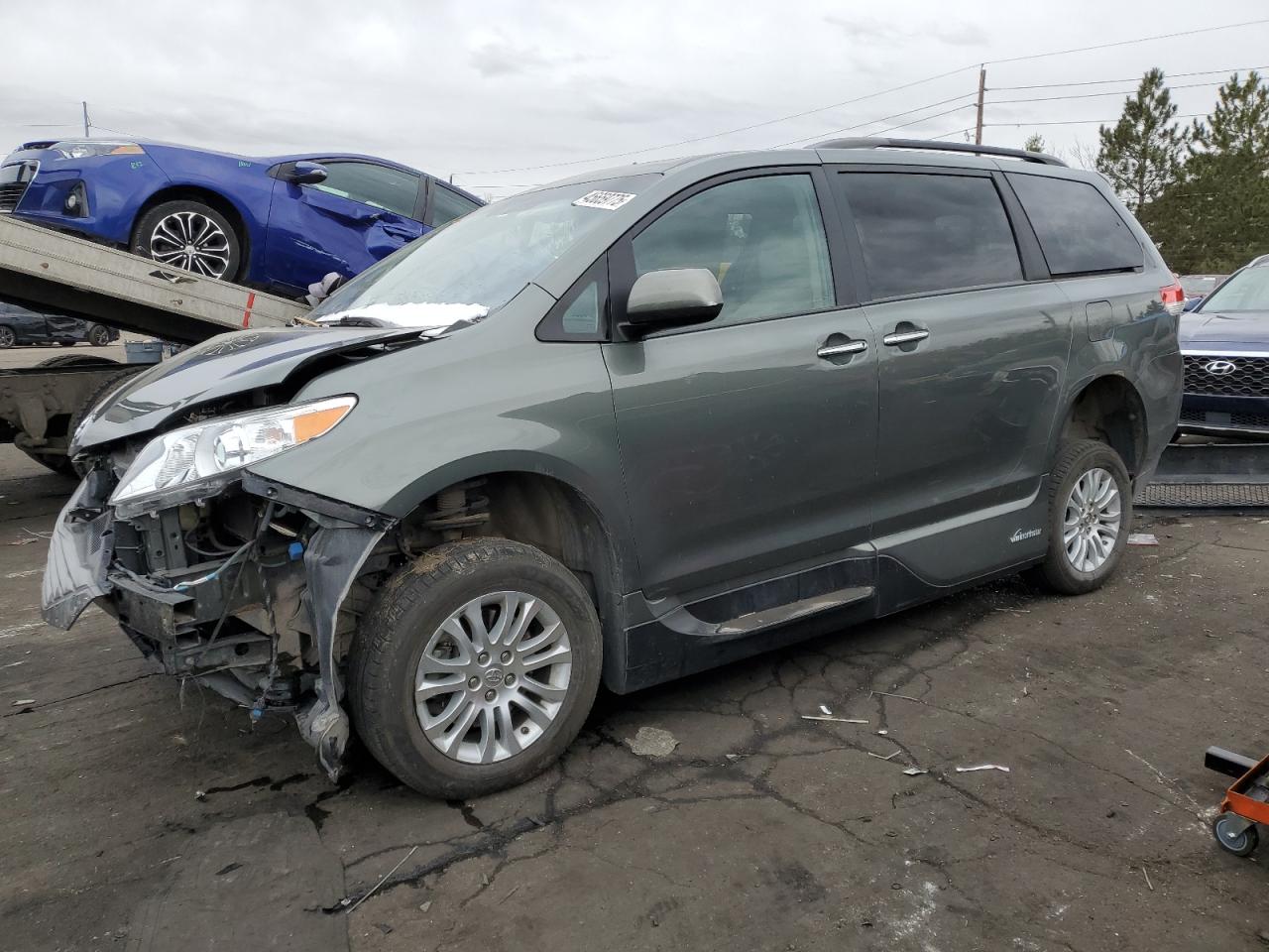 2014 Toyota Sienna - Image 1