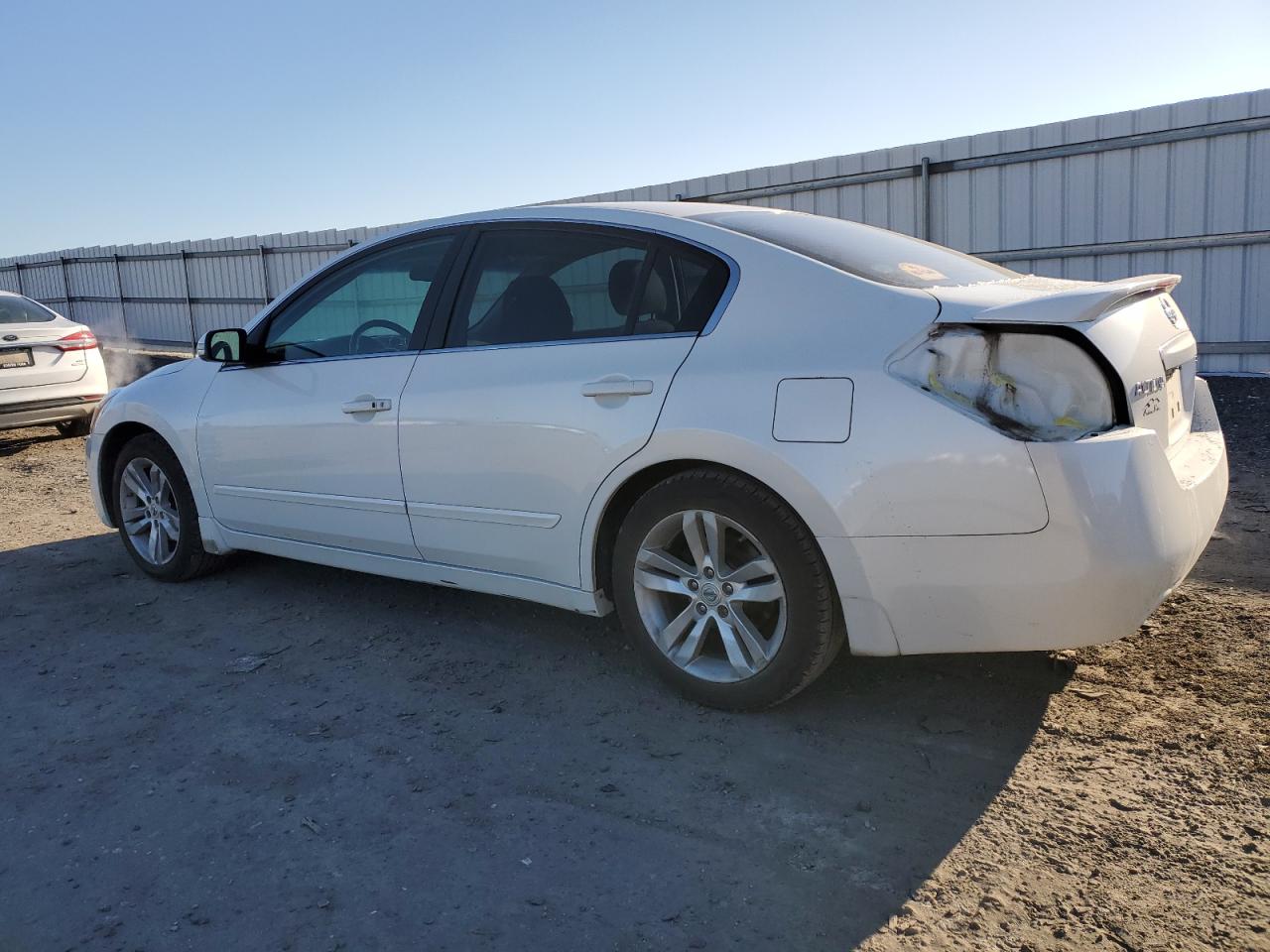 2010 Nissan Altima - Image 2