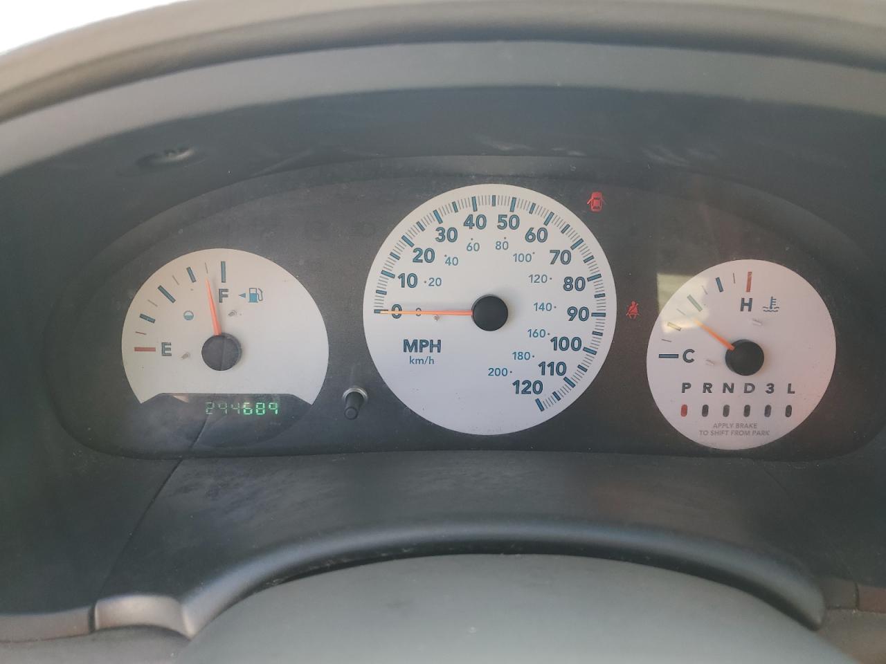 2005 Chrysler Town & Country - Image 9