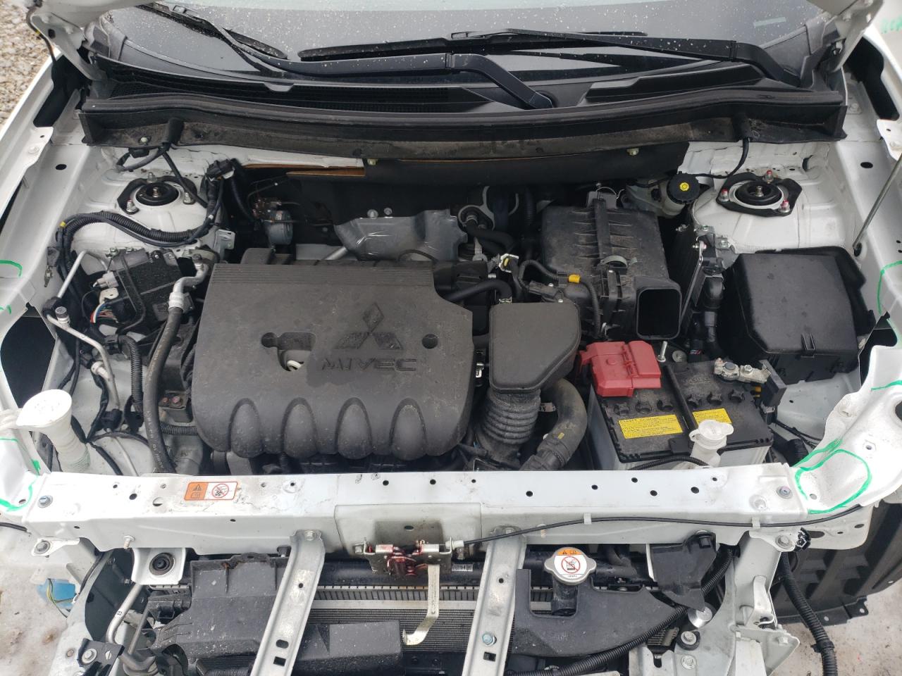 2018 Mitsubishi Outlander - Image 12