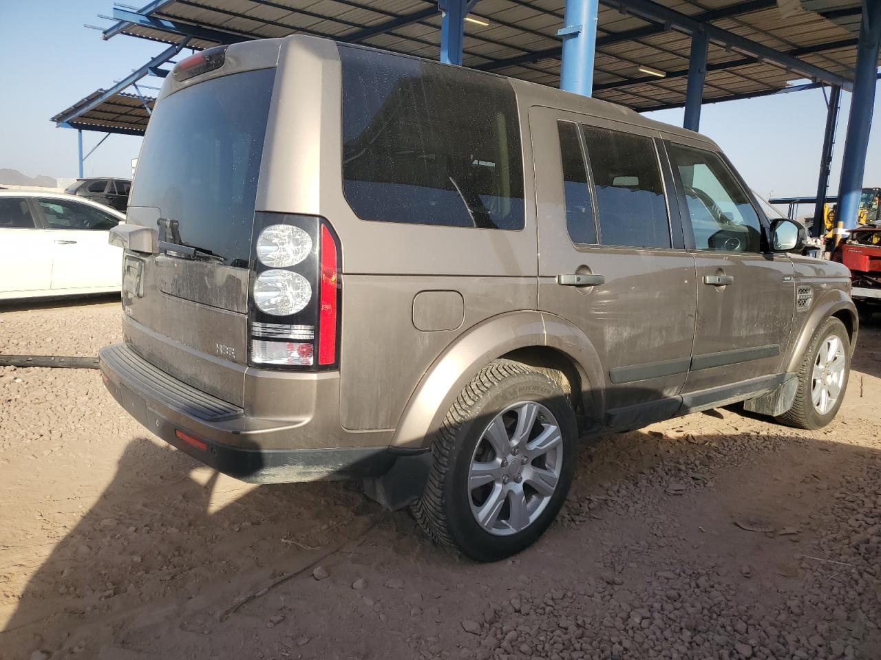 2015 Land Rover LR4 - Image 3