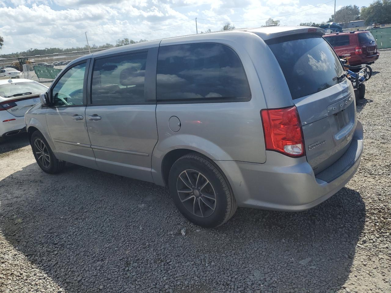 2016 Dodge Caravan - Image 2