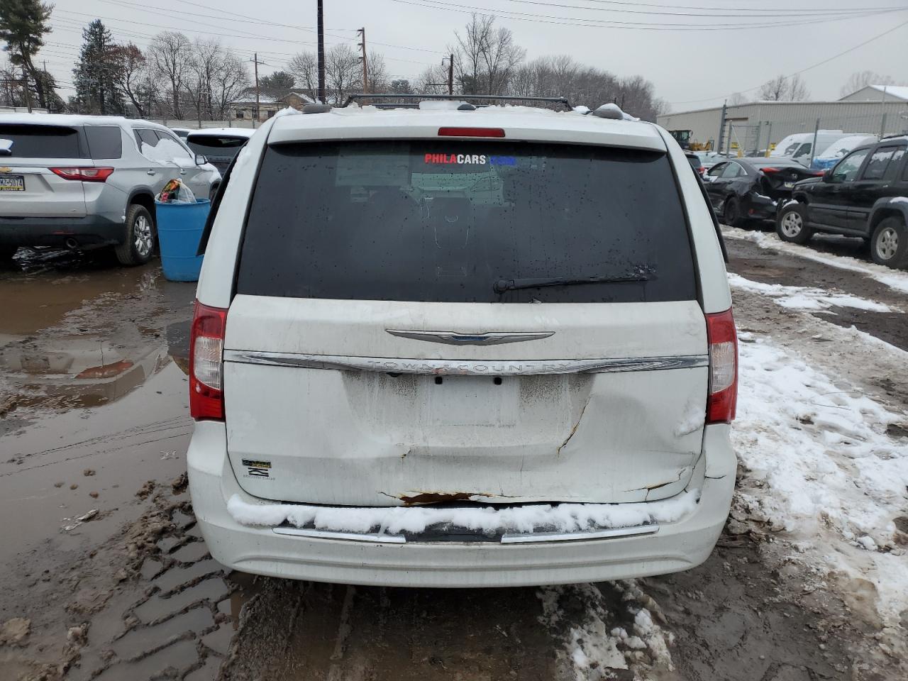 2016 Chrysler Town & Country - Image 6