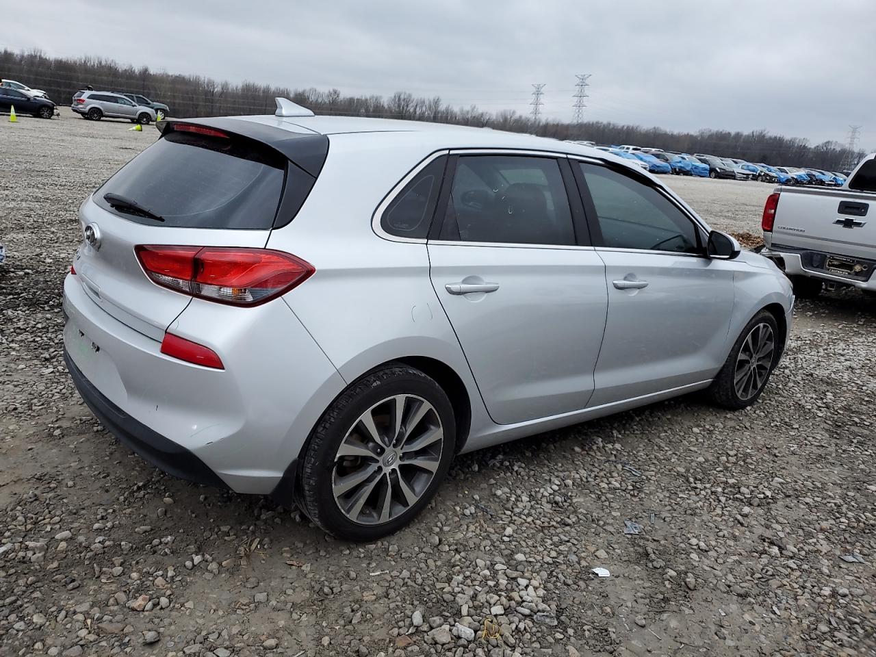2018 Hyundai Elantra - Image 3