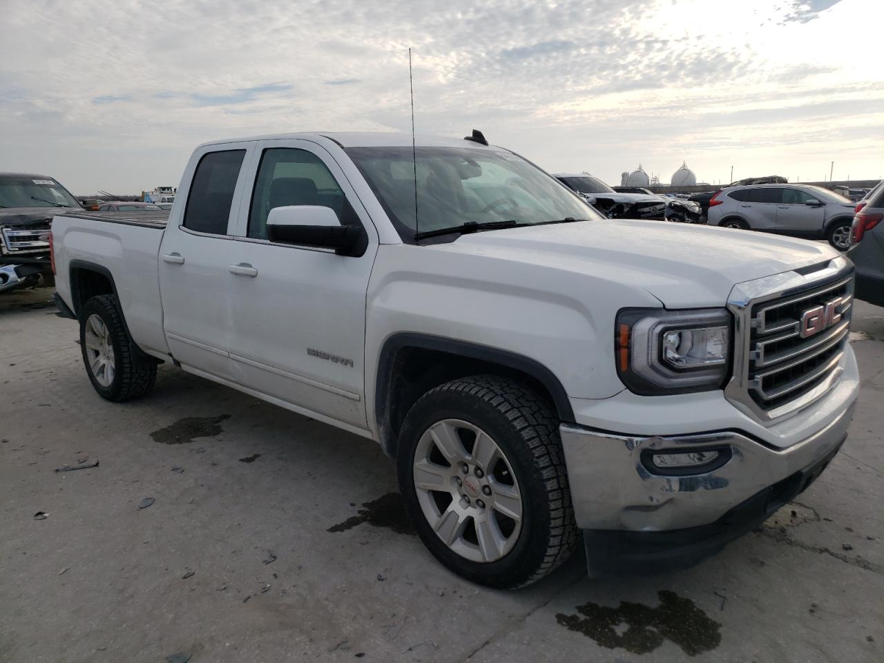 2017 GMC Sierra - Image 4