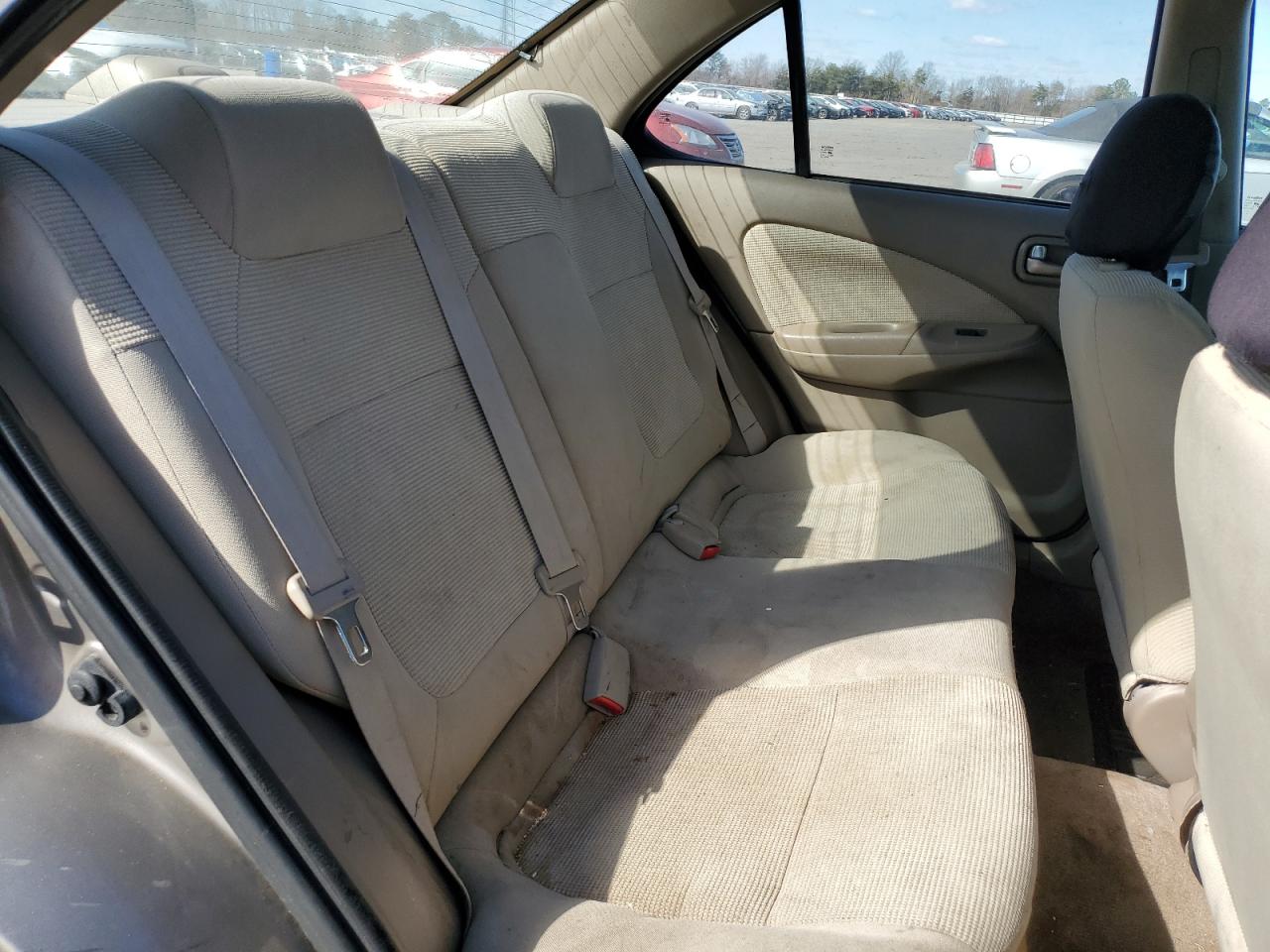 2004 Nissan Sentra - Image 10