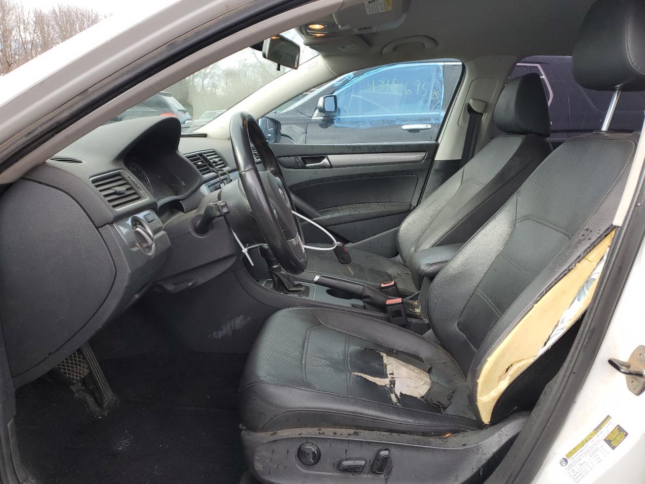2014 Volkswagen Passat - Image 7
