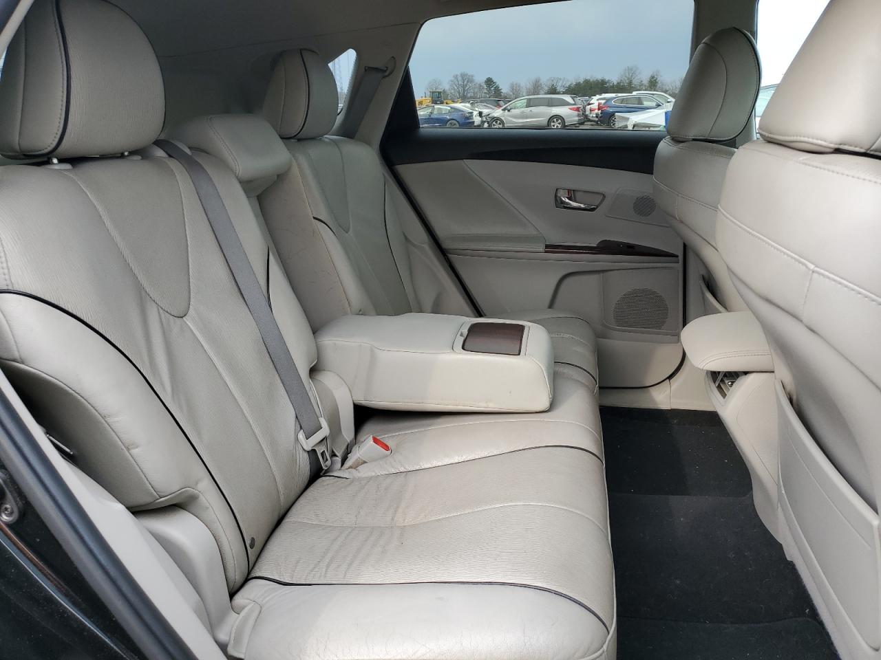 2010 Toyota Venza - Image 11