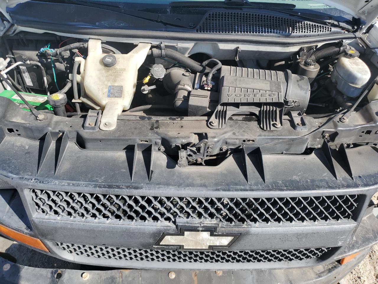 2010 Chevrolet Express - Image 14