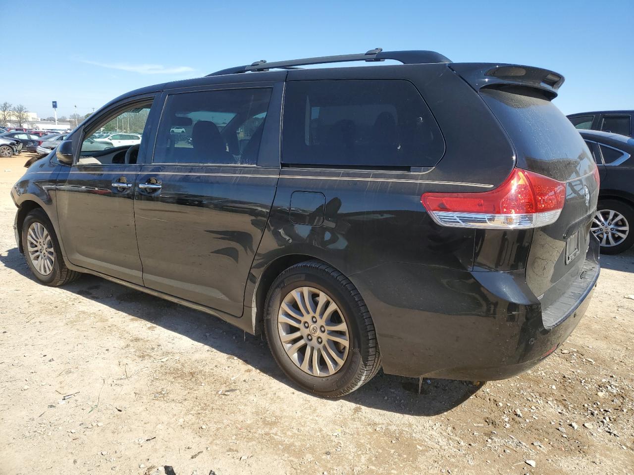 2011 Toyota Sienna - Image 2