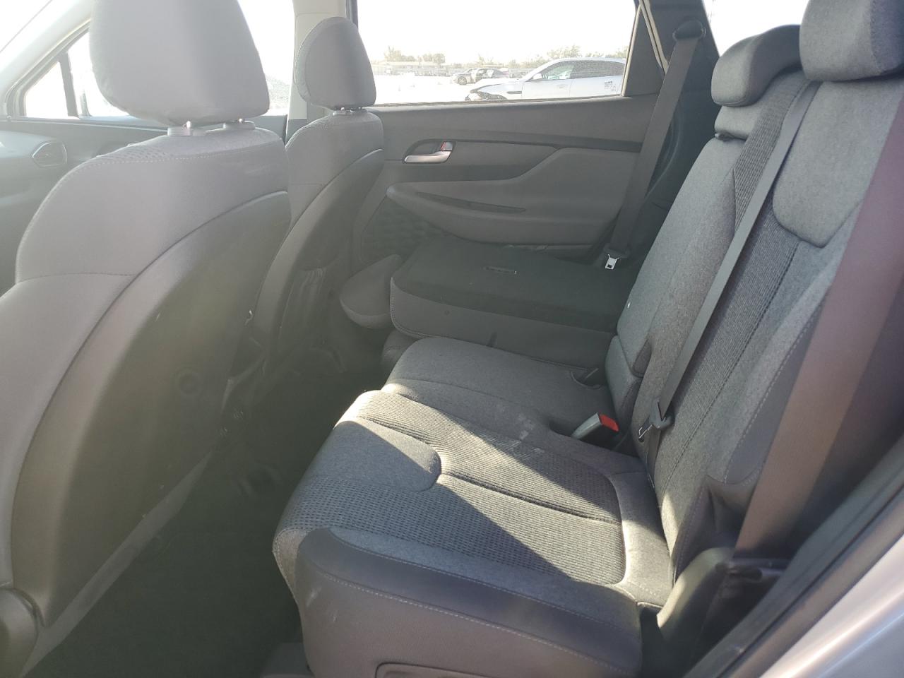 2020 Hyundai Santa Fe - Image 11