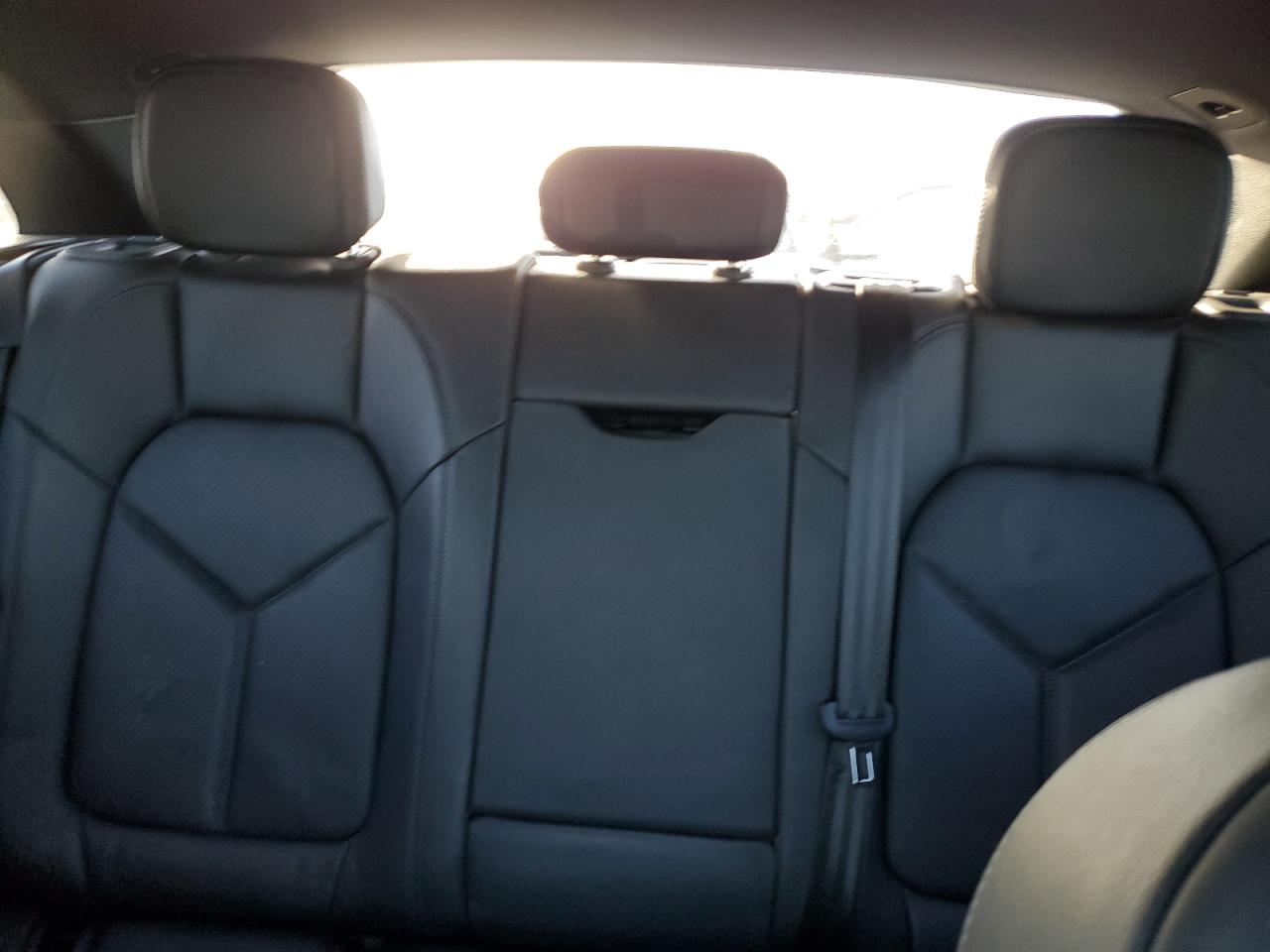 2021 Porsche Macan - Image 10