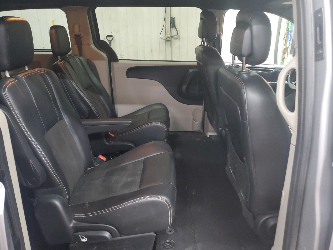 2019 Dodge Caravan - Image 11