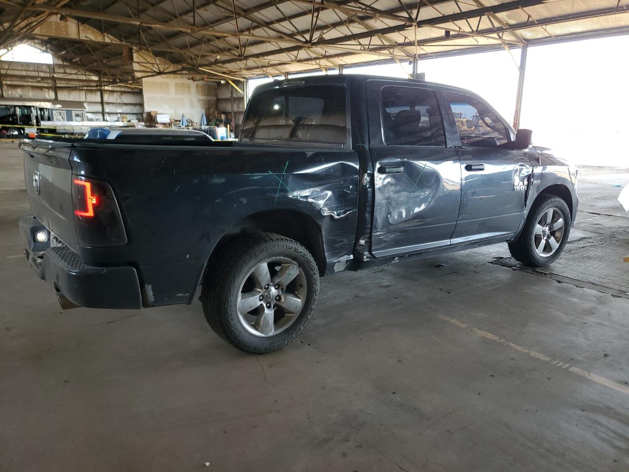 2017 RAM 1500 - Image 3