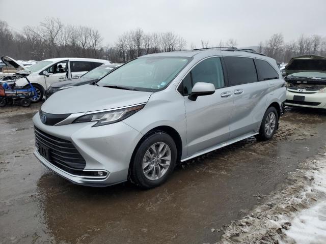 2022 Toyota Sienna Xle