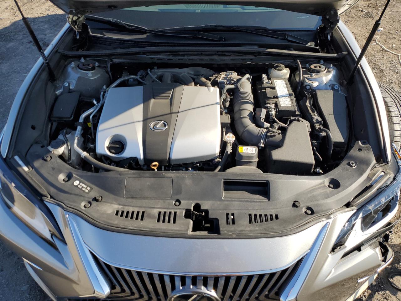 2020 Lexus ES - Image 13