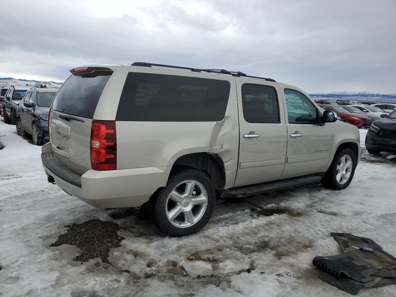 2014 Chevrolet Suburban - Image 3