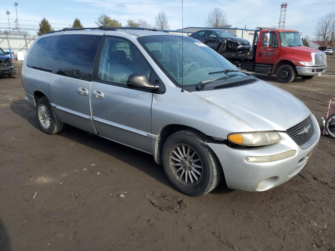 2000 Chrysler Town & Country - Image 4
