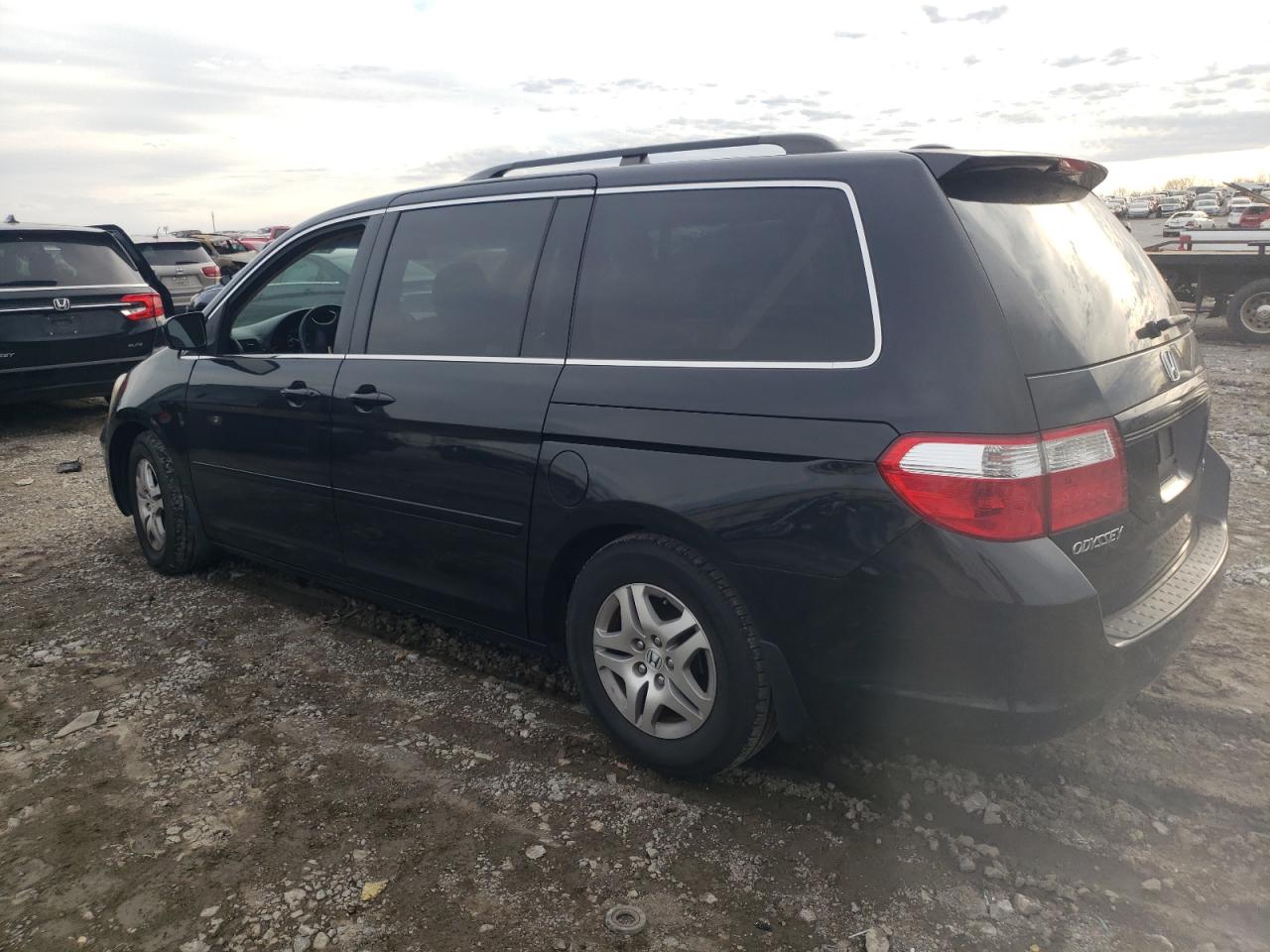 2007 Honda Odyssey - Image 2