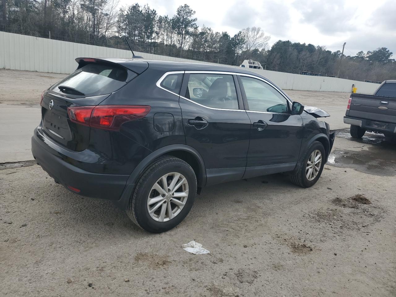 2017 Nissan Rogue - Image 3