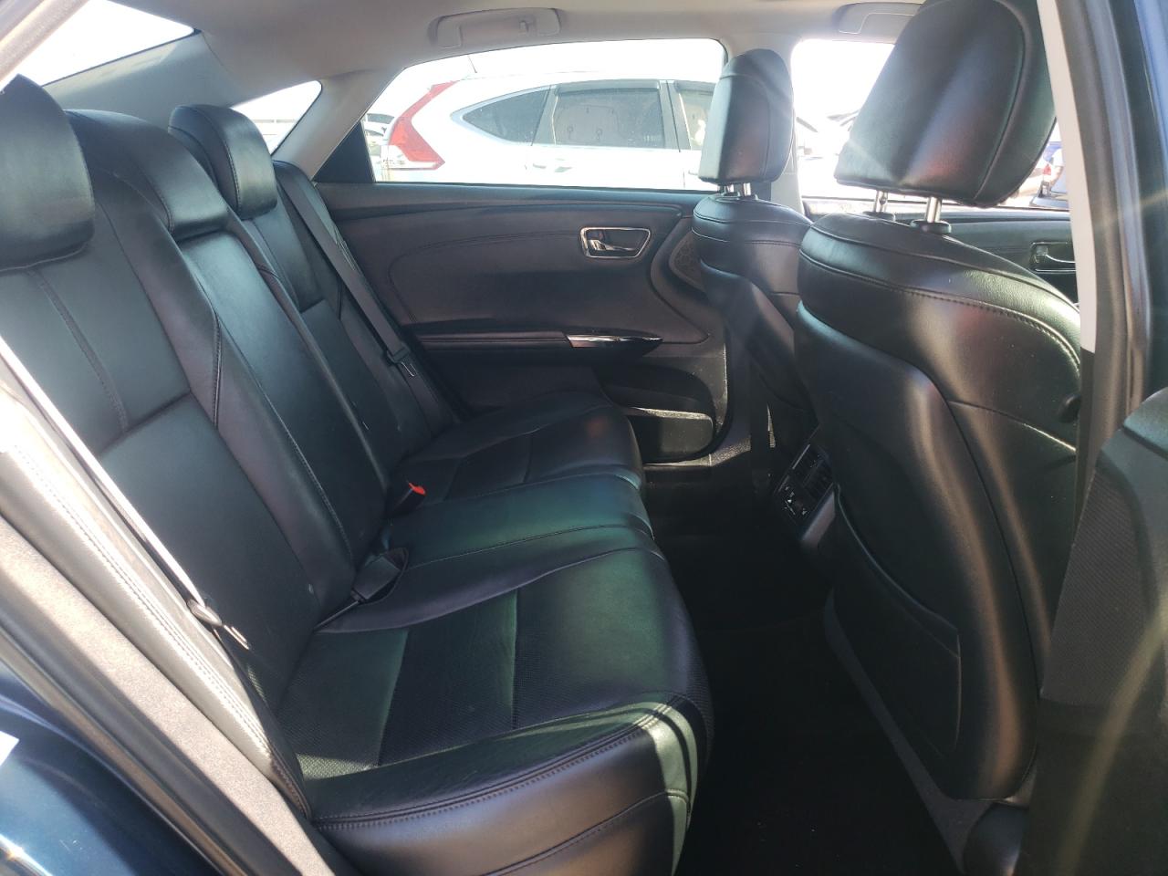2013 Toyota Avalon - Image 10