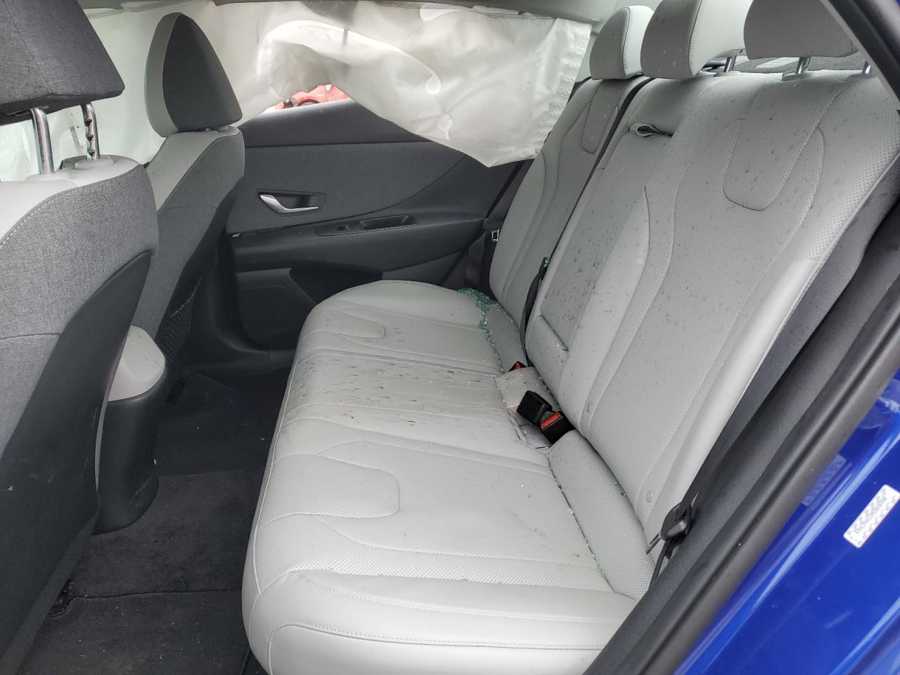 2022 Hyundai Elantra - Image 11