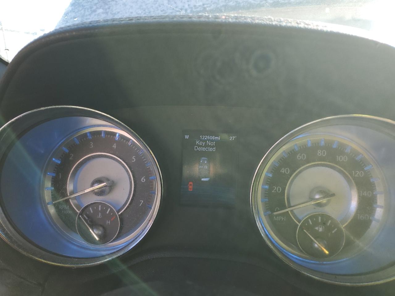 2014 Chrysler 300 - Image 9