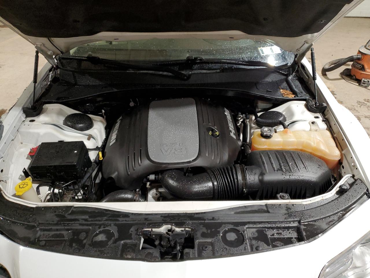 2013 Chrysler 300 - Image 11