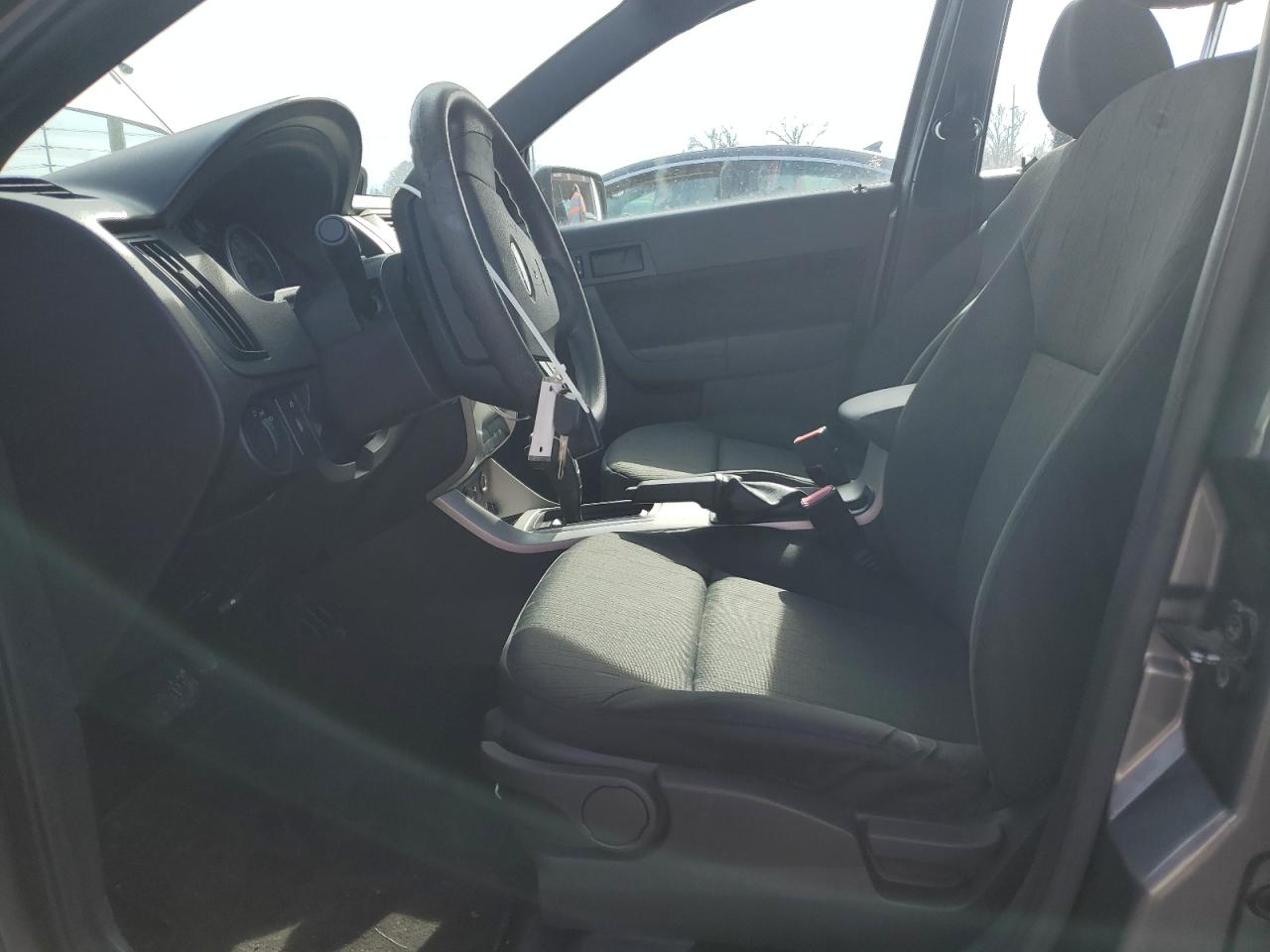 2010 Ford Focus - Image 7