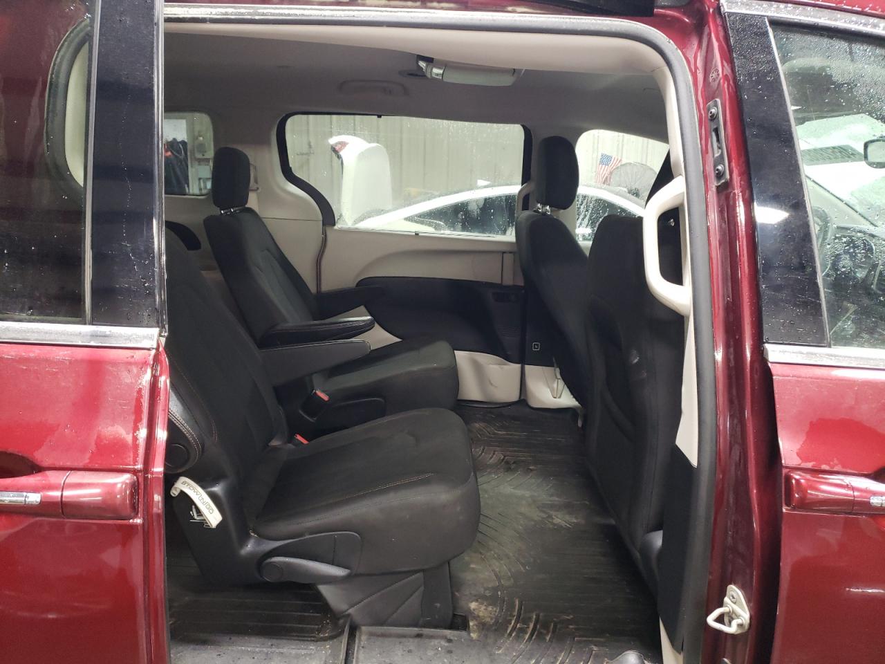 2017 Chrysler Pacifica - Image 10