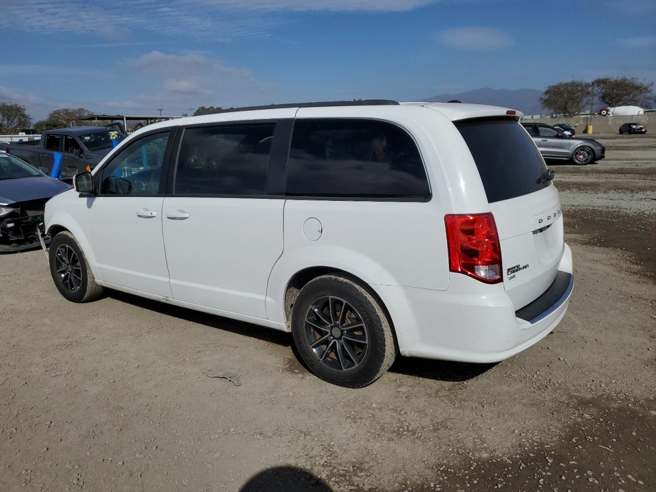 2018 Dodge Caravan - Image 2
