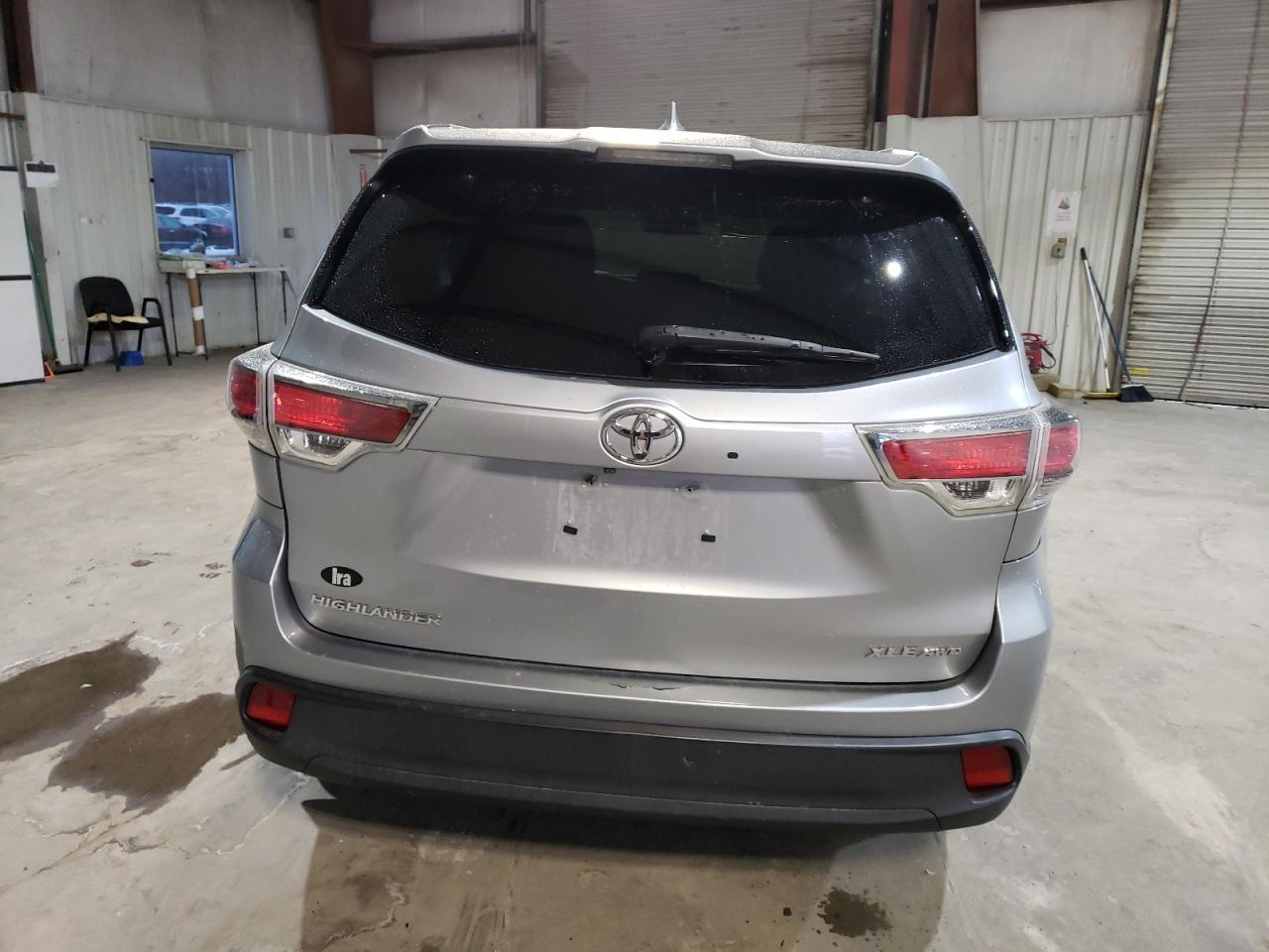 2015 Toyota Highlander - Image 6